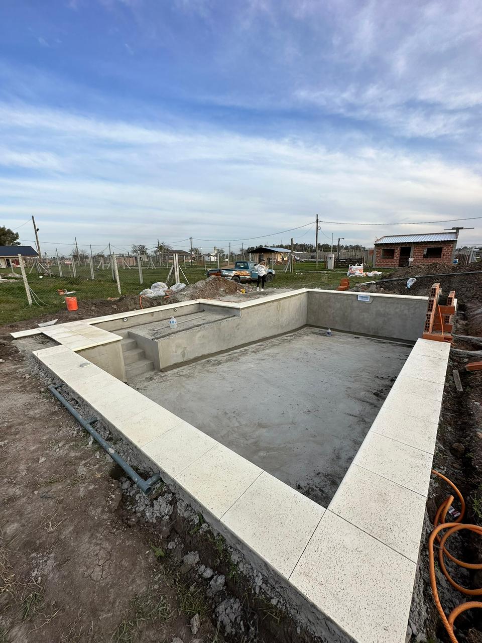 Piscina con diseño arquitectónico