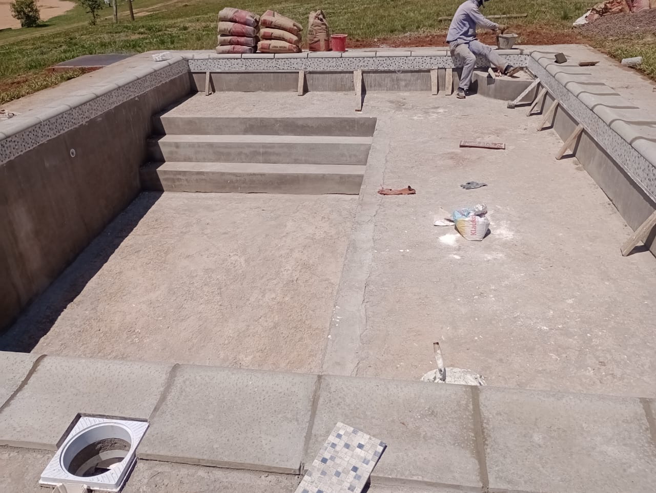 Piscina con forma libre