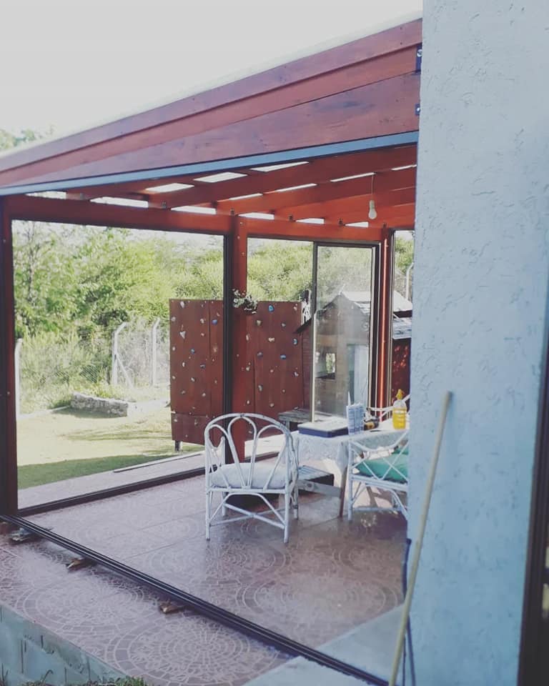 Ventana corrediza aluminio negro