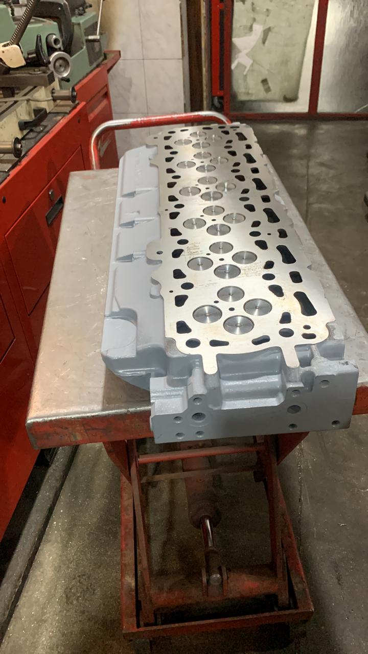 Trabajo de reparación de motor 6